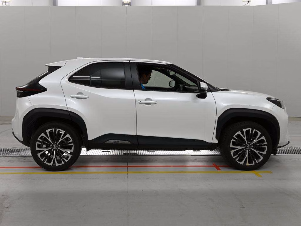 TOYOTA YARIS CROSS