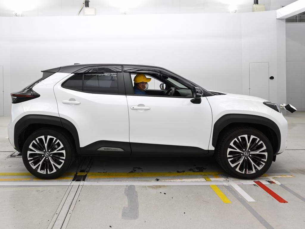 TOYOTA YARIS CROSS