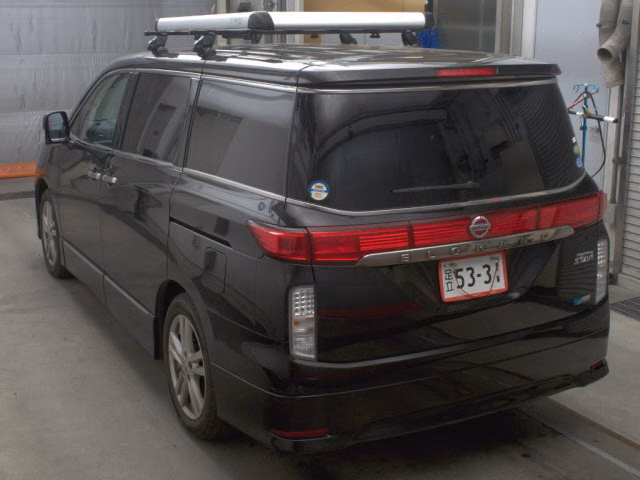 NISSAN ELGRAND