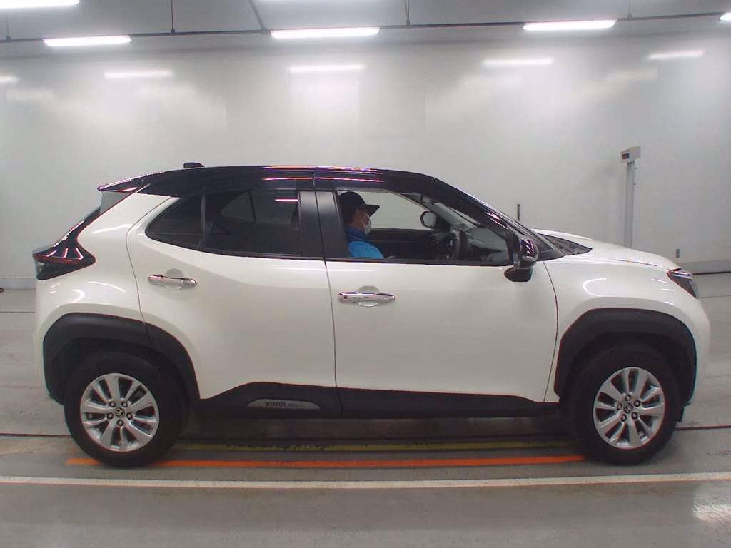 TOYOTA YARIS CROSS
