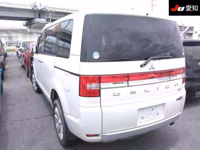 MITSUBISHI DELICA D:5