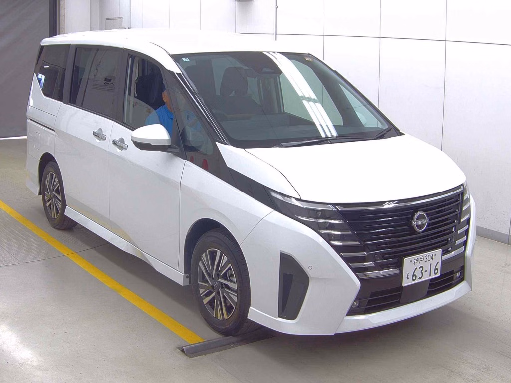 NISSAN SERENA