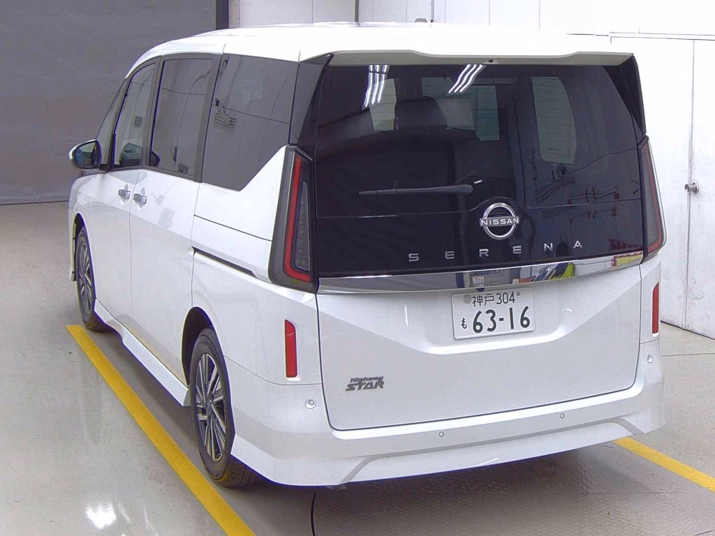 NISSAN SERENA