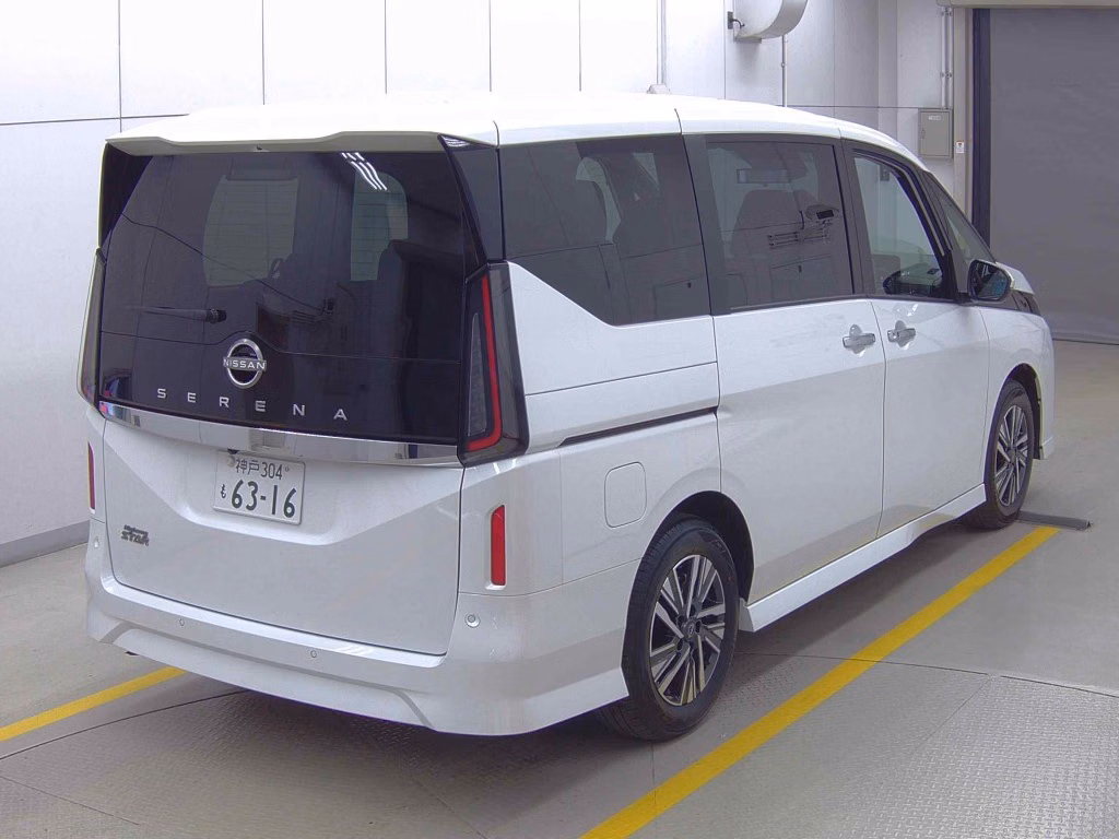 NISSAN SERENA