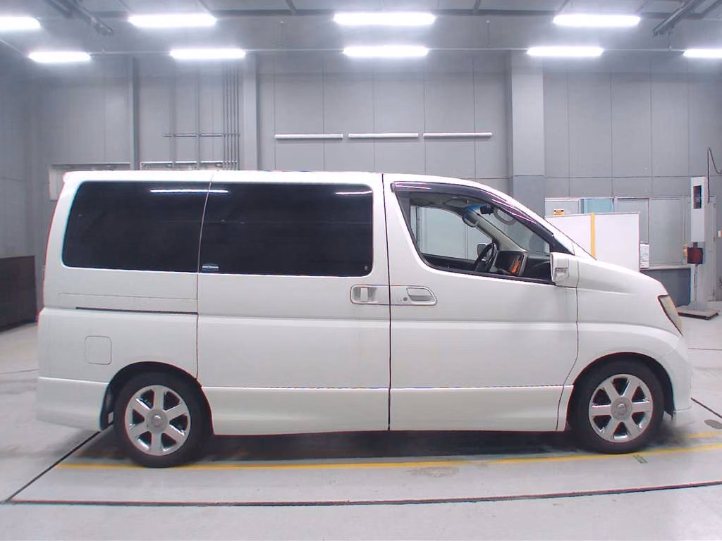 NISSAN ELGRAND