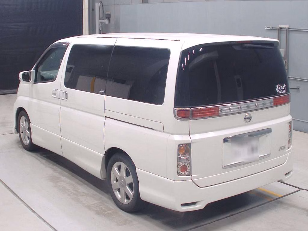 NISSAN ELGRAND