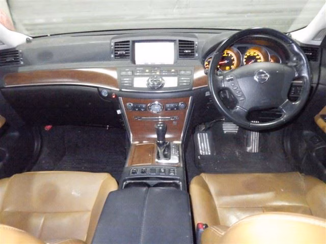 NISSAN FUGA