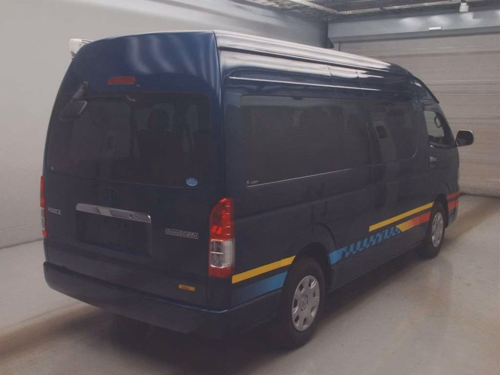 TOYOTA HIACE