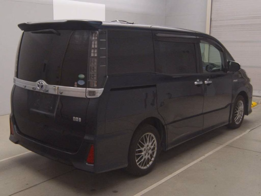 TOYOTA VOXY