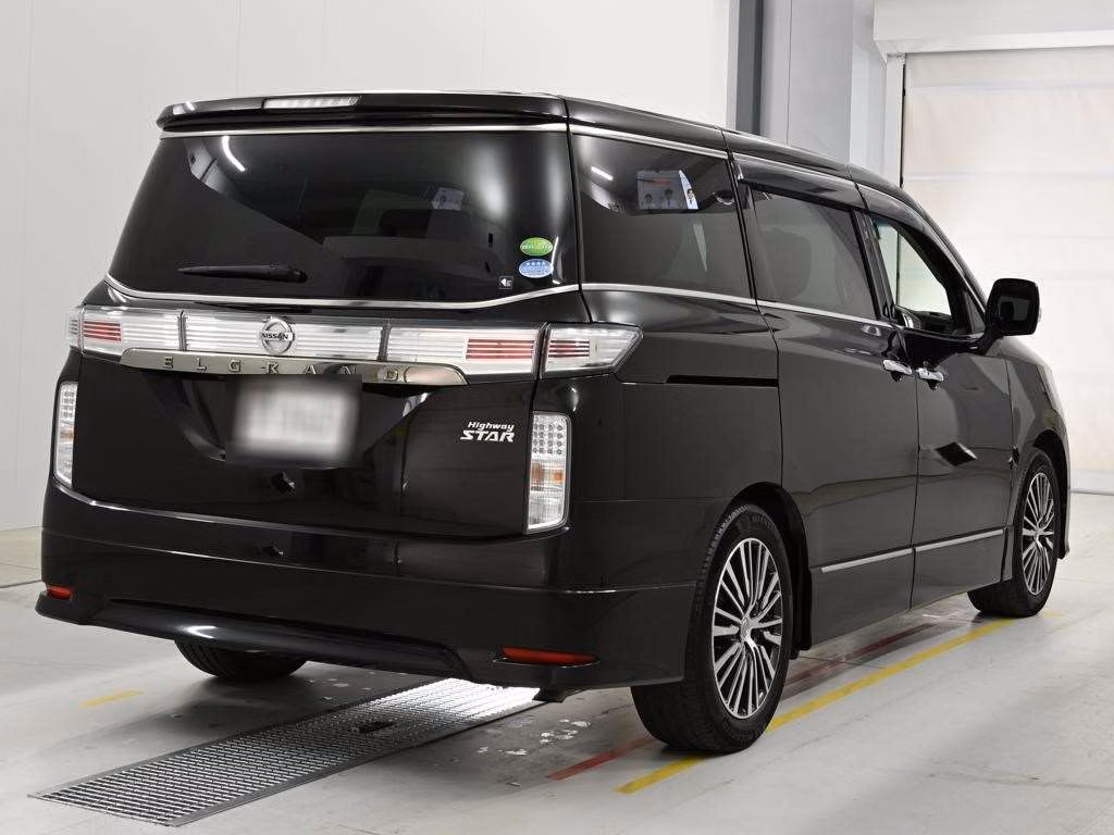 NISSAN ELGRAND