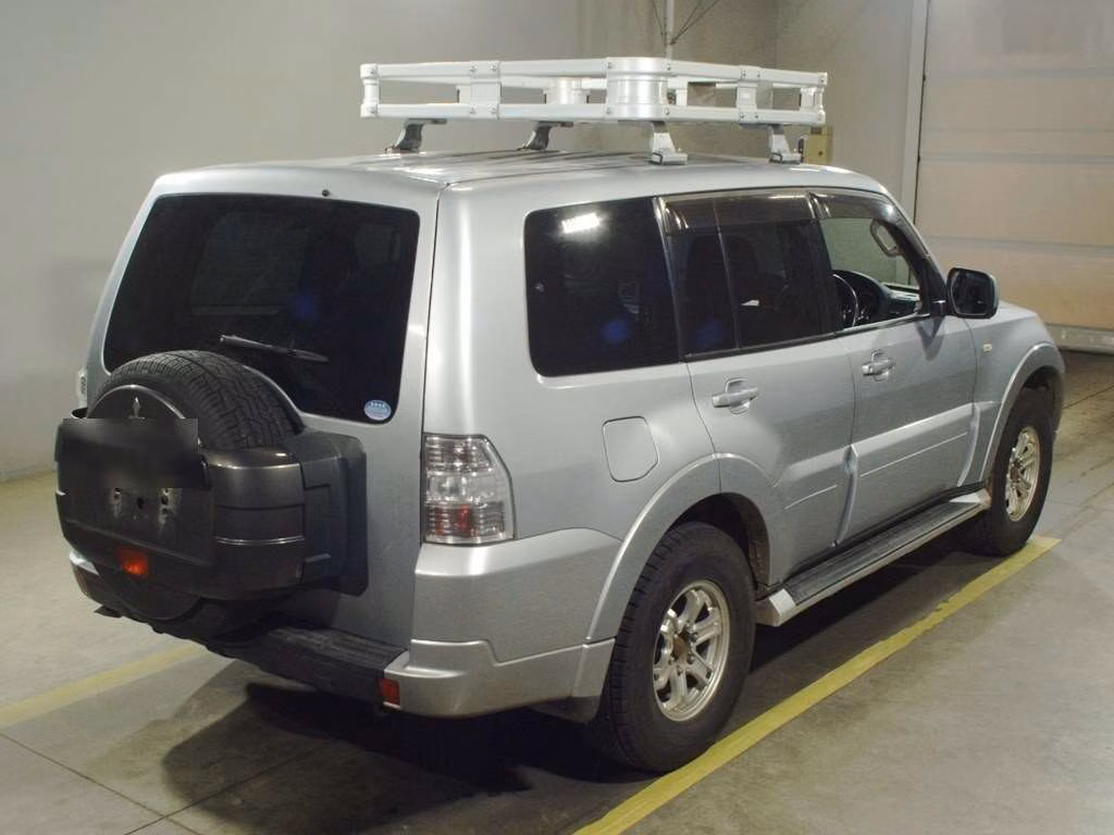 MITSUBISHI PAJERO