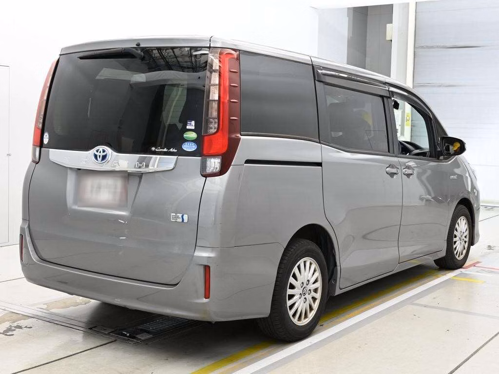 TOYOTA NOAH