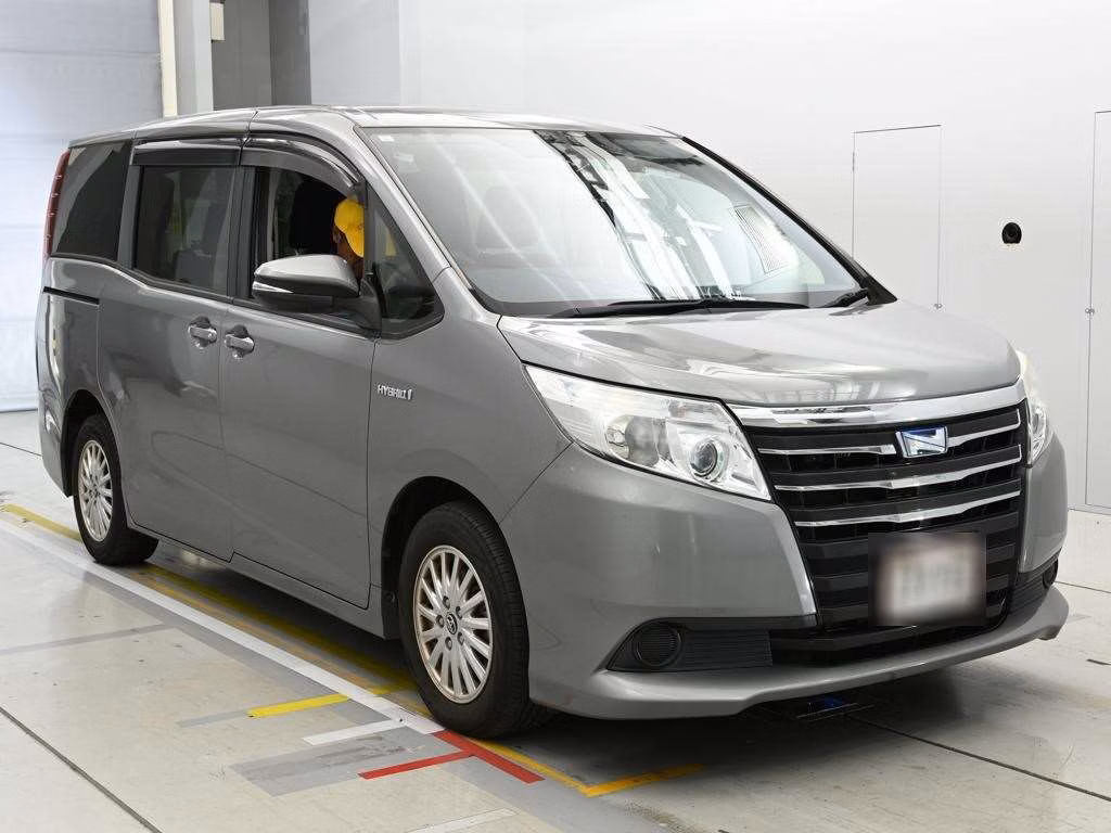 TOYOTA NOAH
