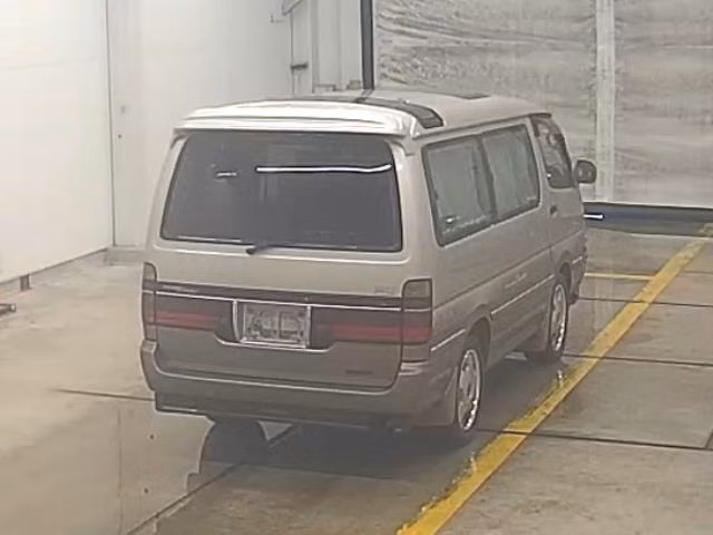 TOYOTA HIACE