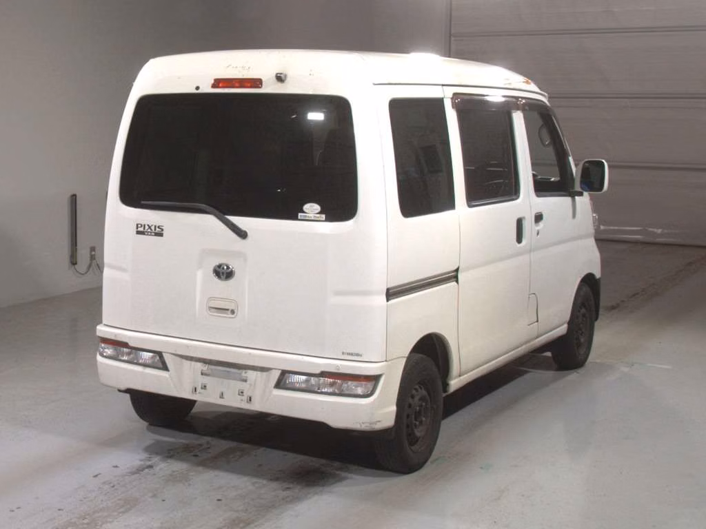 TOYOTA PIXIS VAN