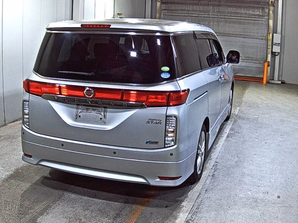 NISSAN ELGRAND