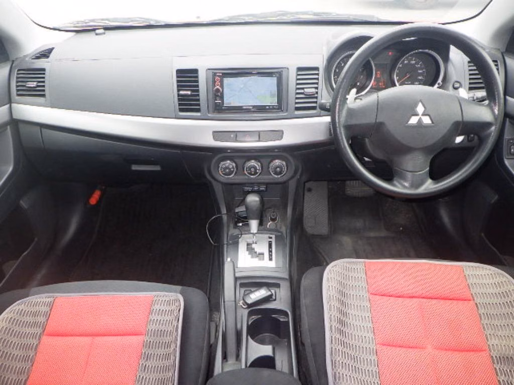 MITSUBISHI LANCER