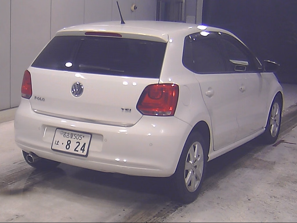 VOLKSWAGEN POLO