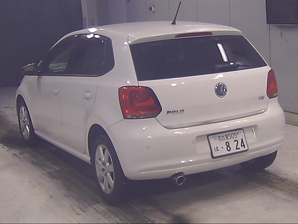 VOLKSWAGEN POLO