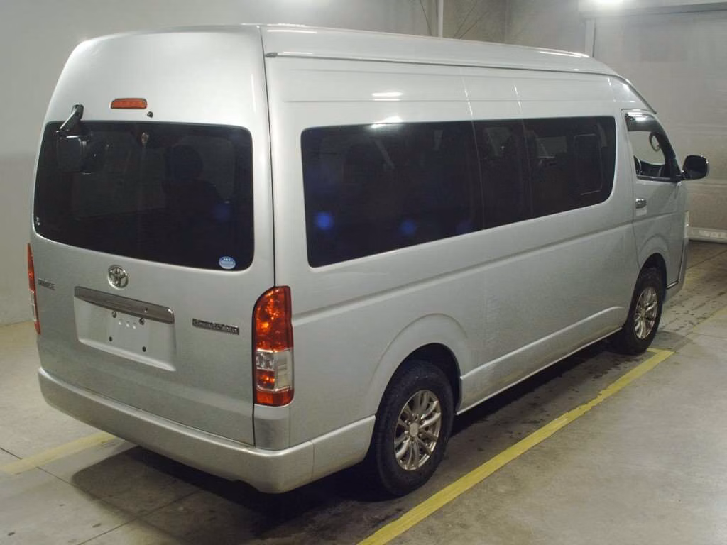 TOYOTA HIACE