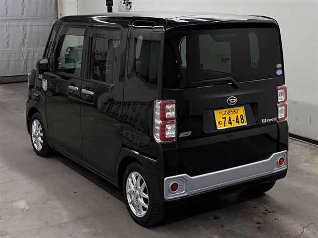 DAIHATSU WAKE