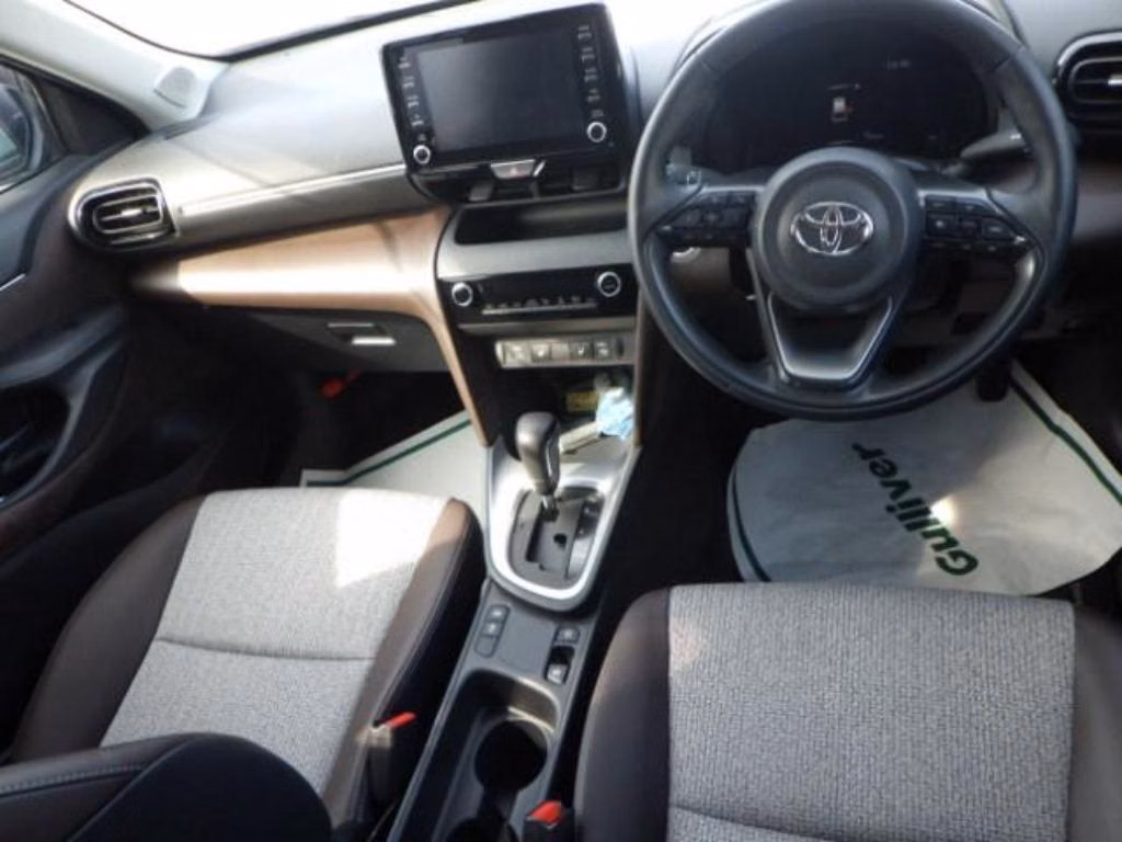 TOYOTA YARIS CROSS