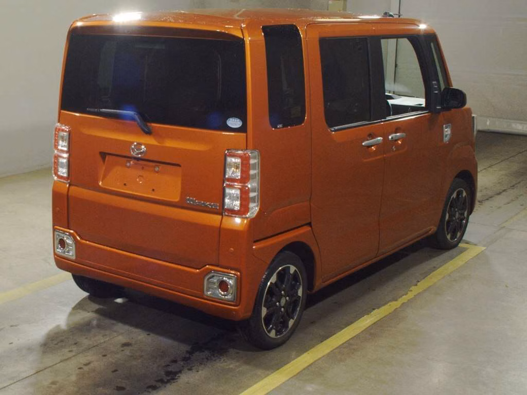 DAIHATSU WAKE