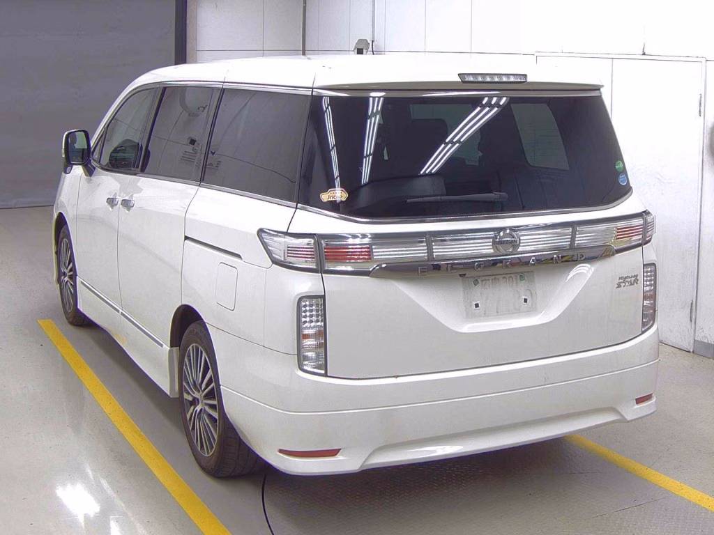 NISSAN ELGRAND