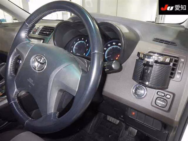 TOYOTA MARK X ZIO