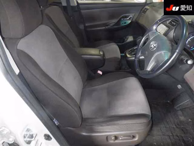 TOYOTA MARK X ZIO