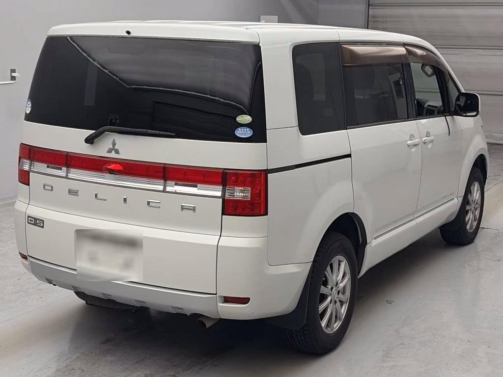 MITSUBISHI DELICA D:5