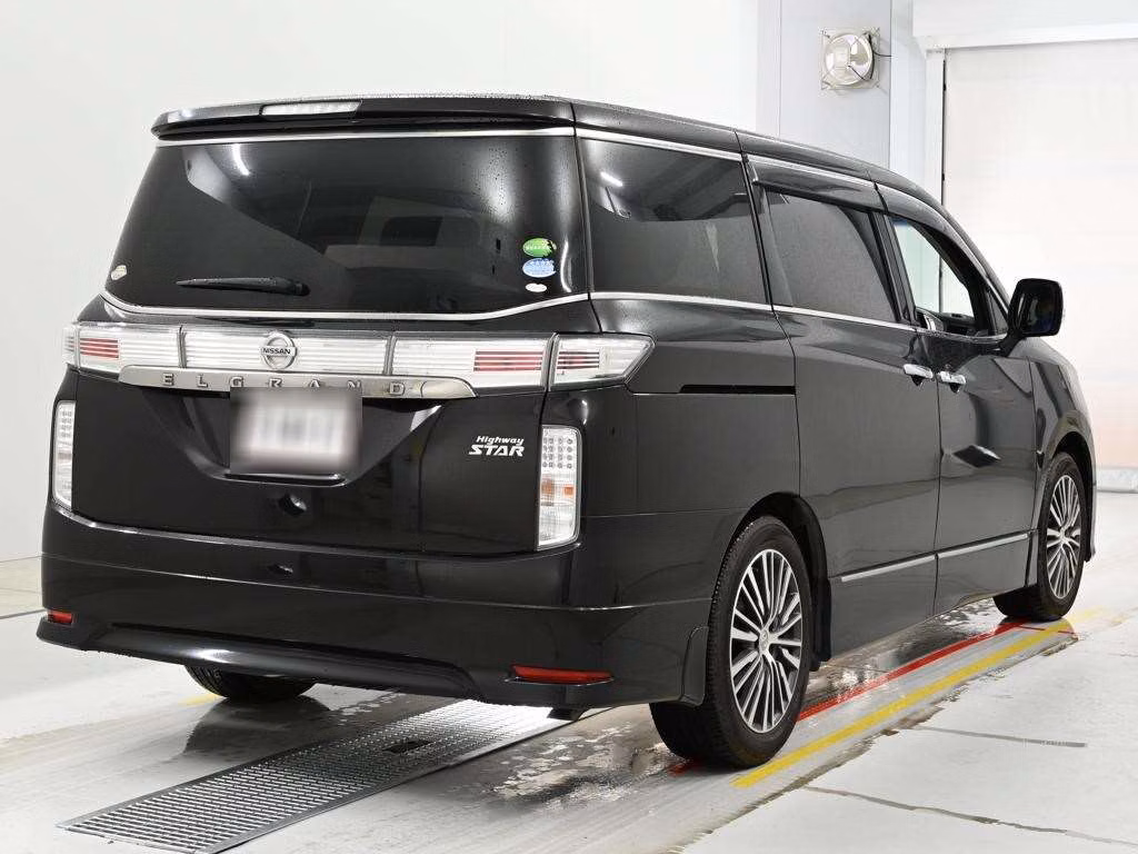 NISSAN ELGRAND