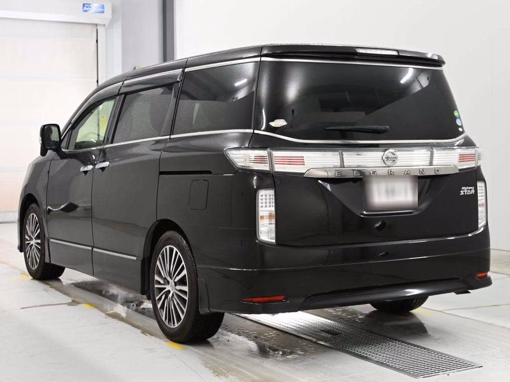 NISSAN ELGRAND