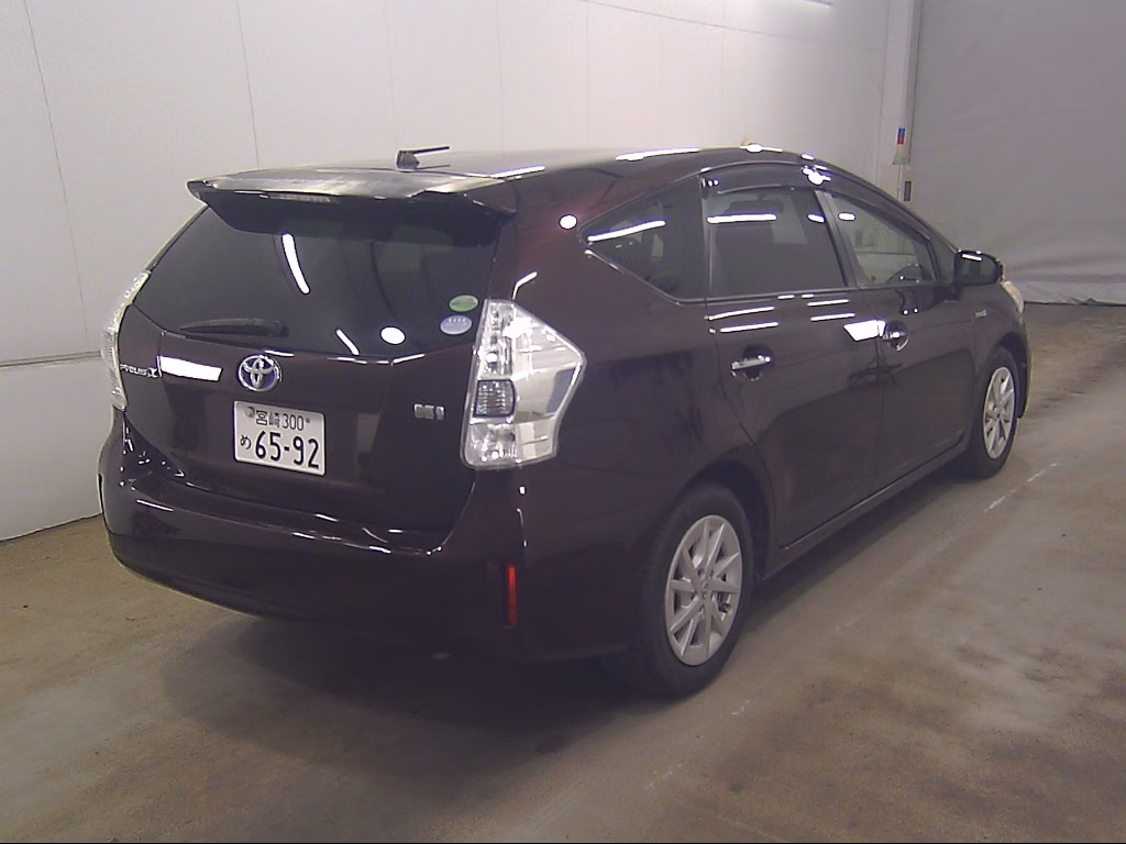 TOYOTA PRIUS ALPHA