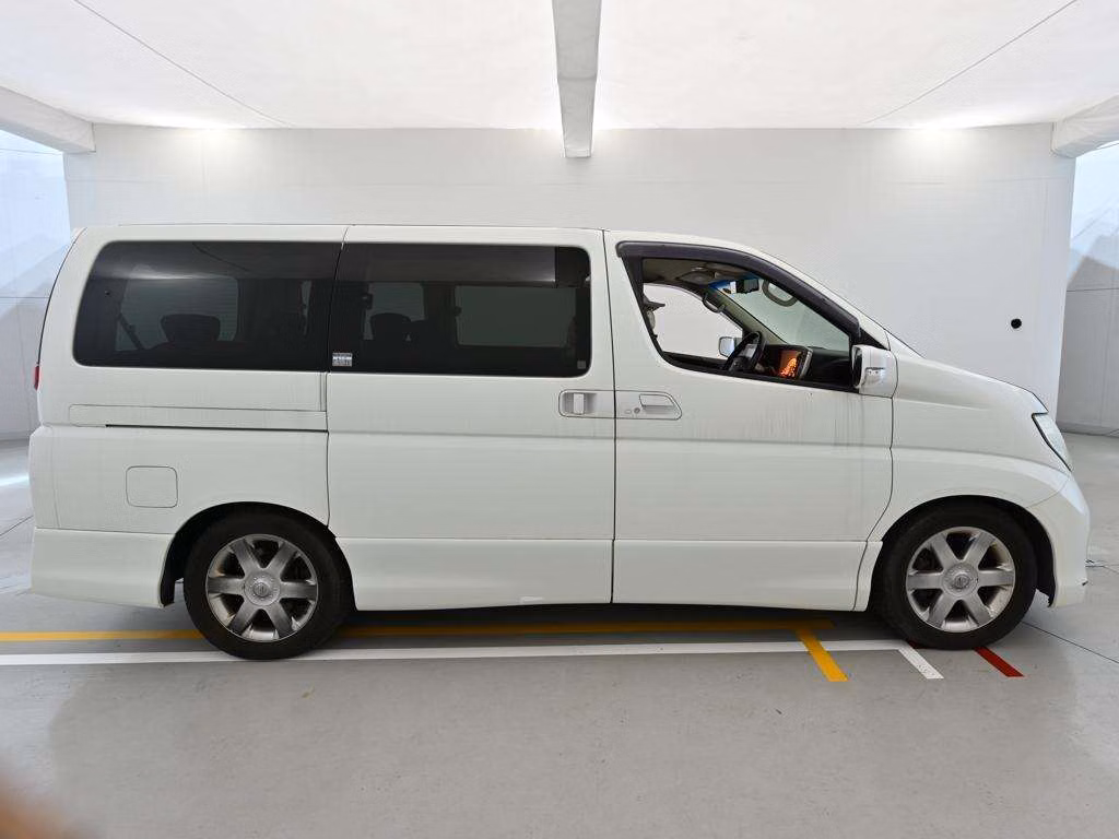 NISSAN ELGRAND