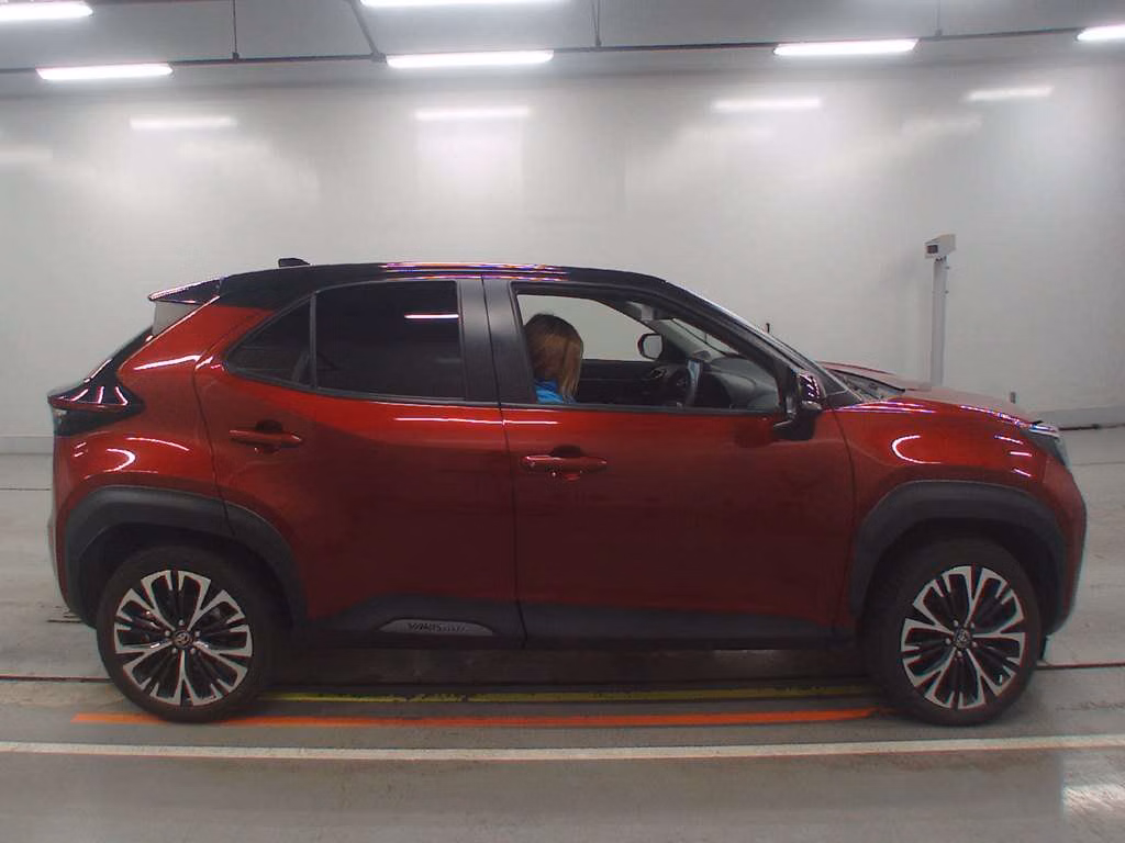 TOYOTA YARIS CROSS