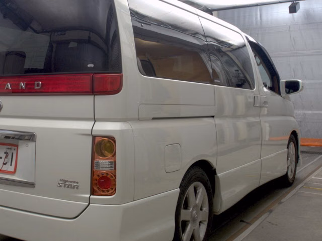 NISSAN ELGRAND