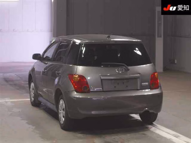 TOYOTA IST