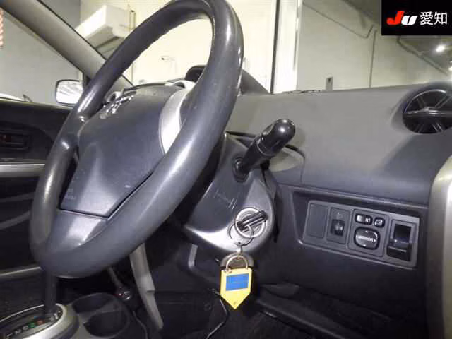 TOYOTA IST