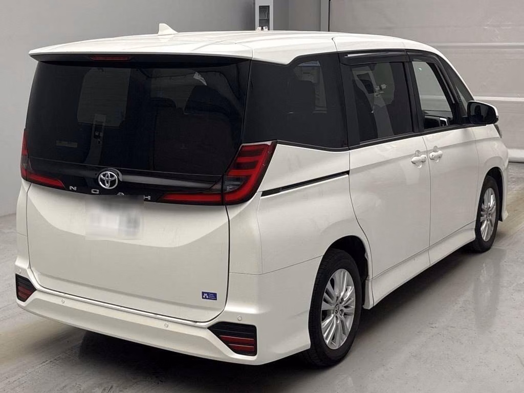 TOYOTA NOAH