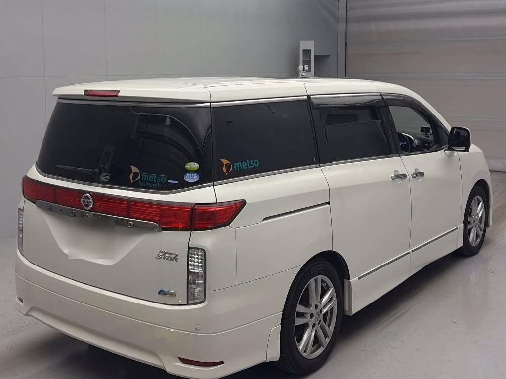 NISSAN ELGRAND