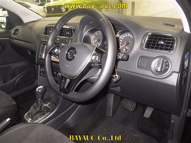 VOLKSWAGEN POLO