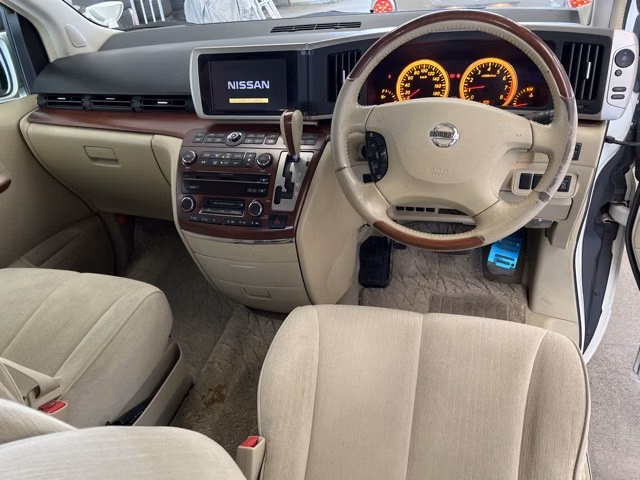 NISSAN ELGRAND