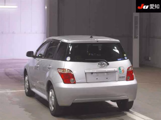 TOYOTA IST