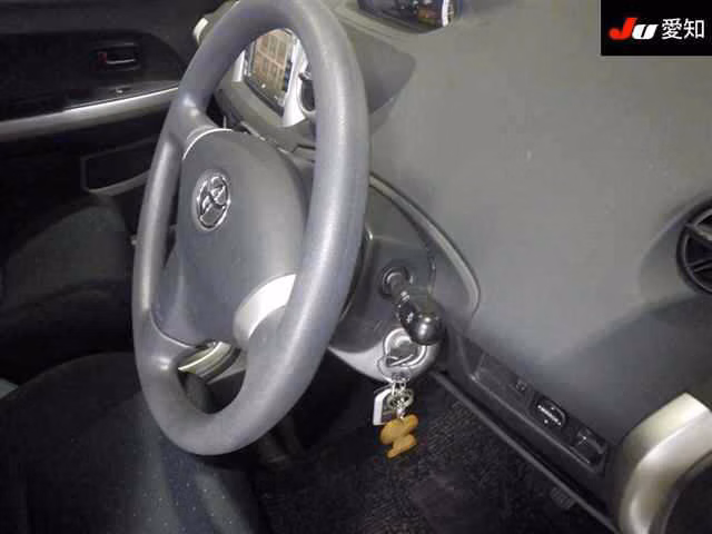 TOYOTA IST