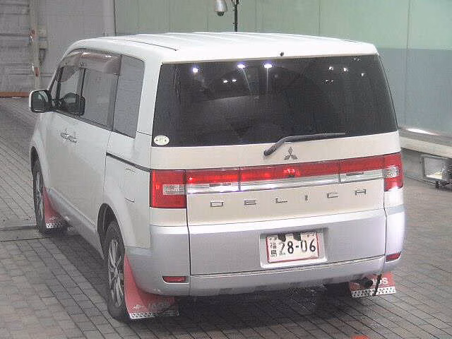 MITSUBISHI DELICA D:5