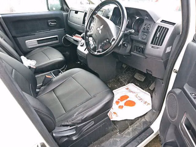 MITSUBISHI DELICA D:5