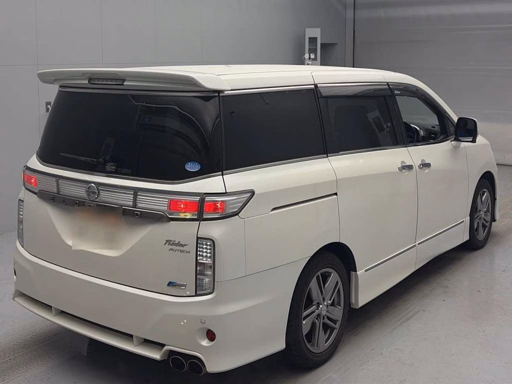 NISSAN ELGRAND