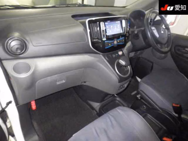 NISSAN E-NV200