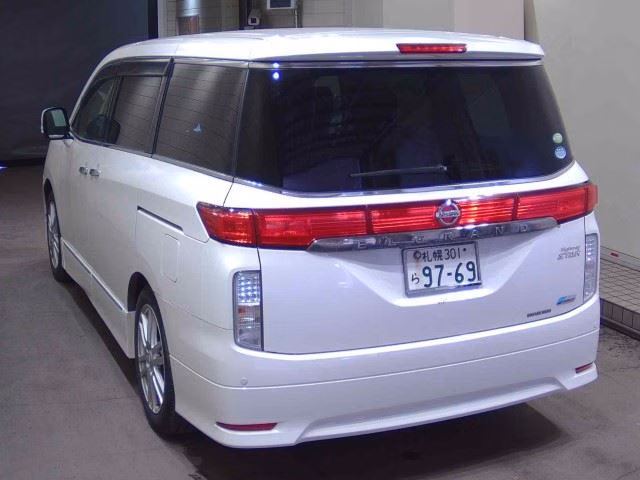 NISSAN ELGRAND